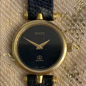 Gucci wrist watch ladies with leather band